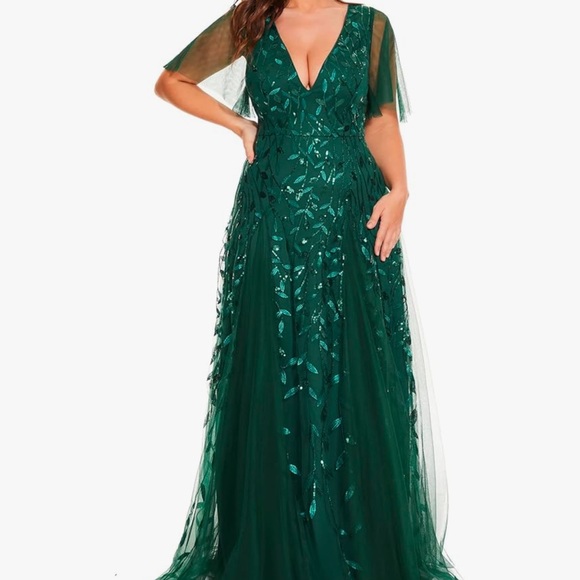 Elegant Green Evening Dress - Picture 2 of 2
